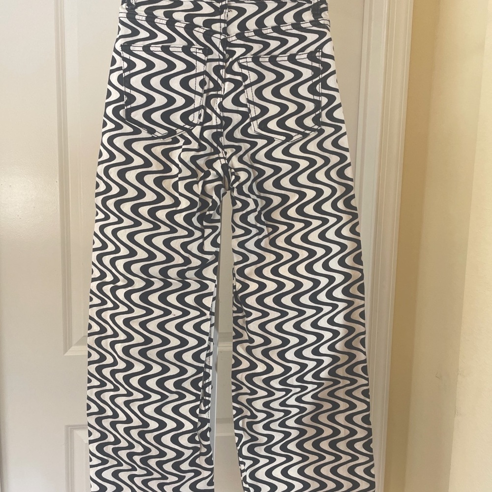 H&M Zig Zag Pants - Women Size 2 - Black and White